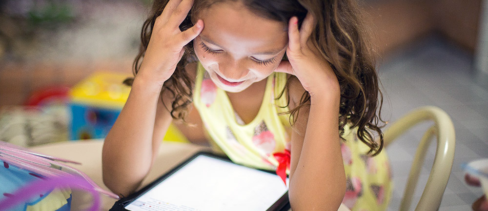 Girl_with_tablet_transporters1000x433 ACE researchers